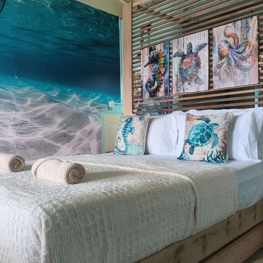 Signature House, 3 Bedrooms, Patio, Sea View photo 2