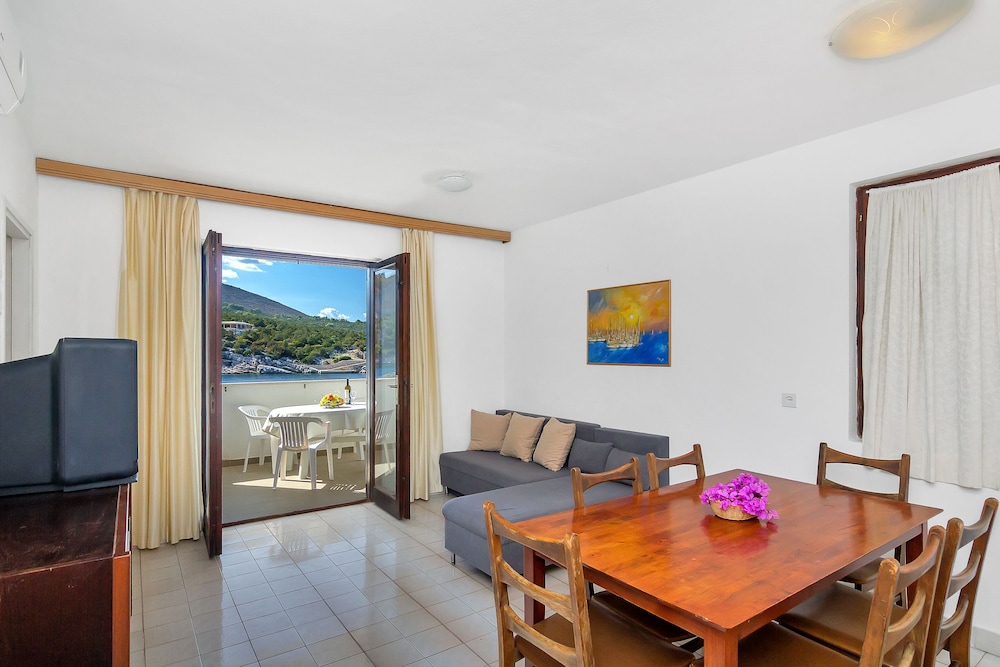 Apartment, 3 Bedrooms, Sea View photo 3