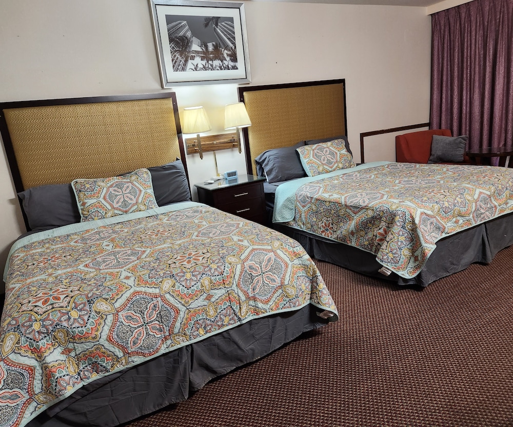 Room, 2 Queen Beds - Photo 8