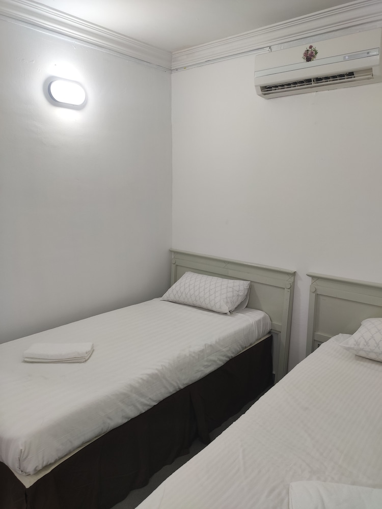 Standard Twin Room photo 2