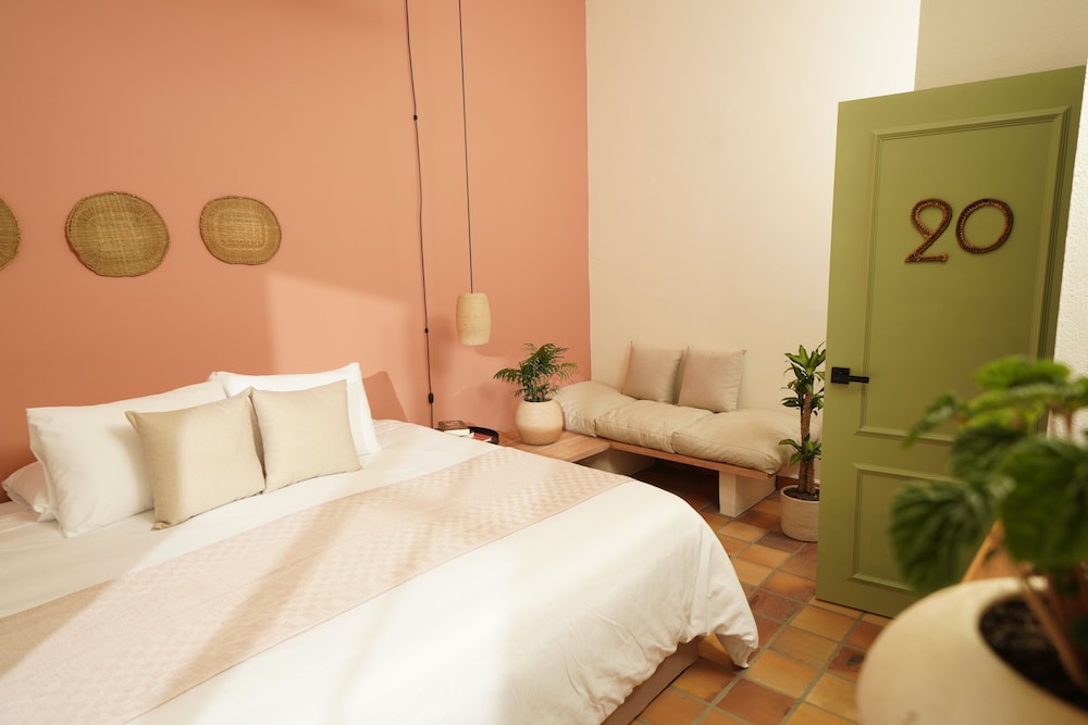 Deluxe Room - Photo 13