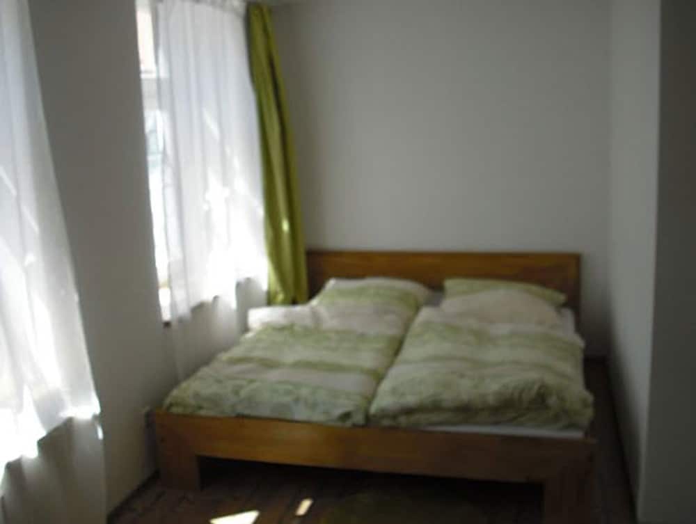 City Duplex, 1 Queen Bed, Private Bathroom, Ground Floor photo 1