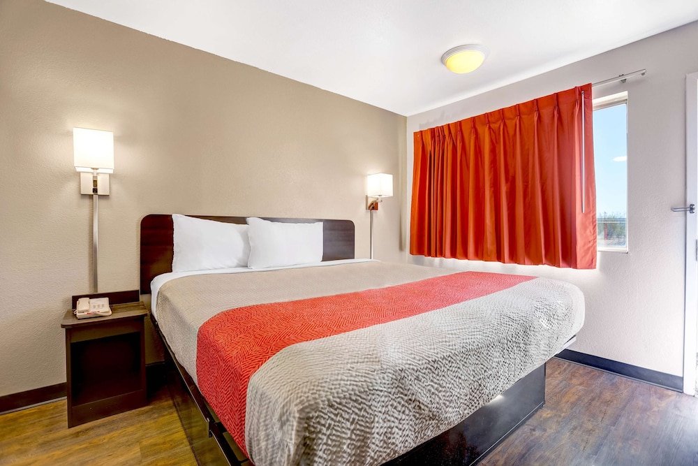 Standard Room, 1 Queen Bed, Non Smoking photo 3