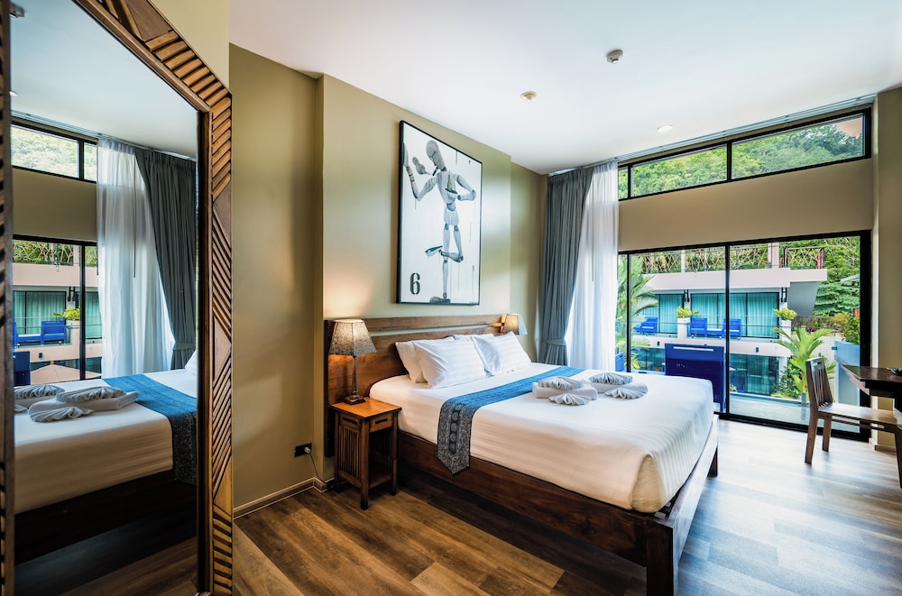 Deluxe Double Room, Pool View - Photo 7
