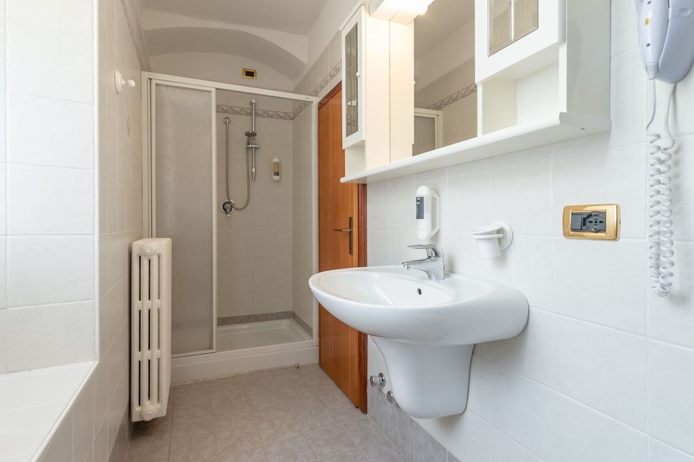 Standard Double Room - Photo 4