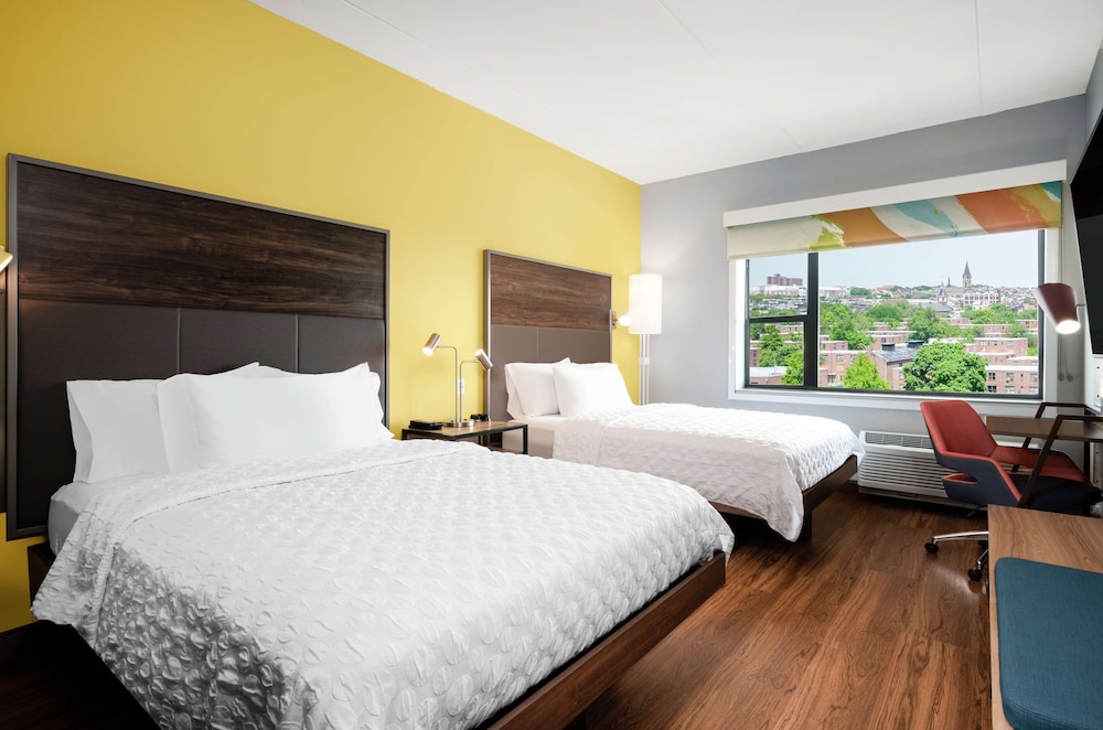 Room, 2 Queen Beds - Photo 1