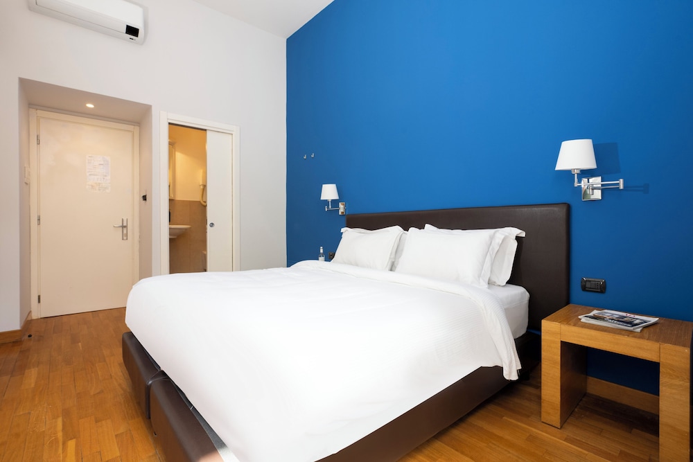 Standard Double Room, City View photo 3
