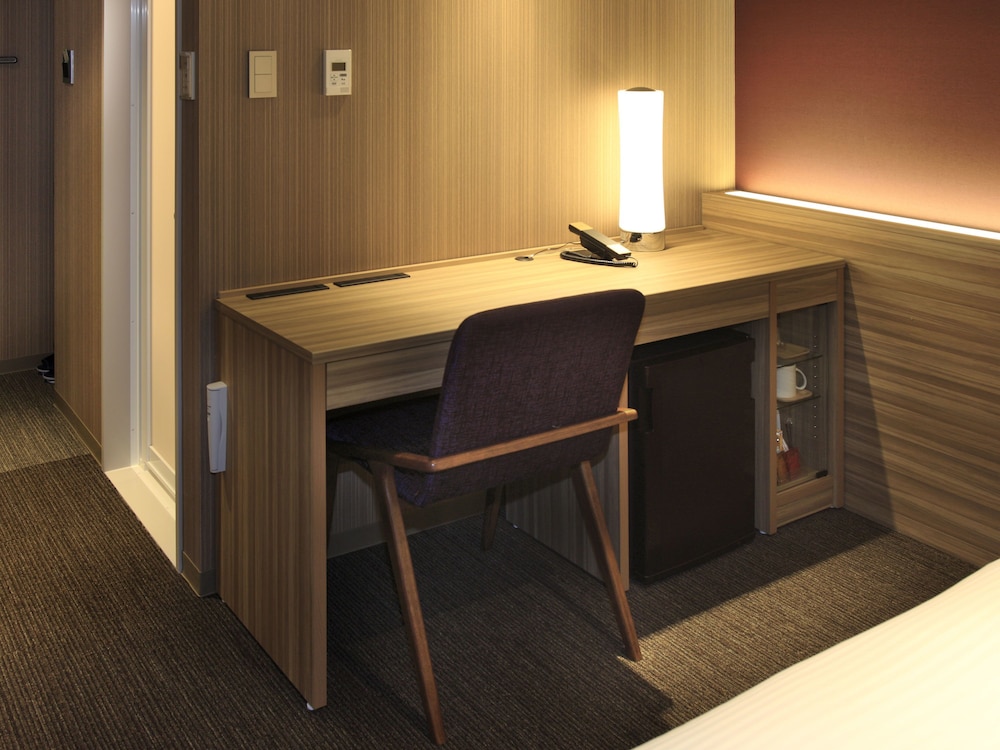 Moderate Twin Room, Non Smoking  (Renovation: Noise 8:00-18:00, Jan 5-Sep 30, 2026) photo 2