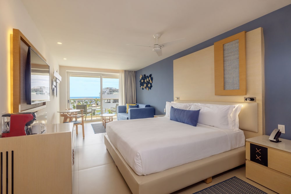 Two Bedroom Luxury Junior Suite Ocean View Diamond Club - Photo 11