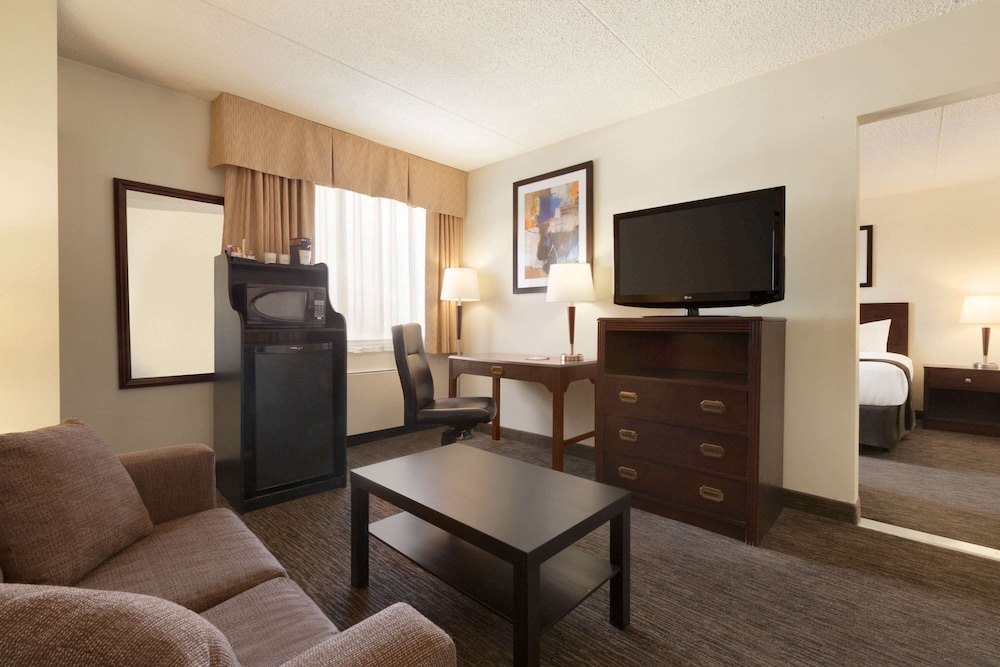 Studio Suite, 1 Queen Bed, Non Smoking - Photo 4