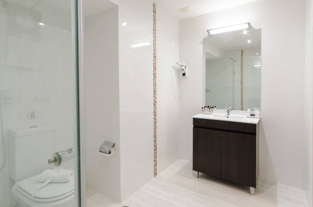 Superior Twin Room (Chiado Square View) thumbnail 6