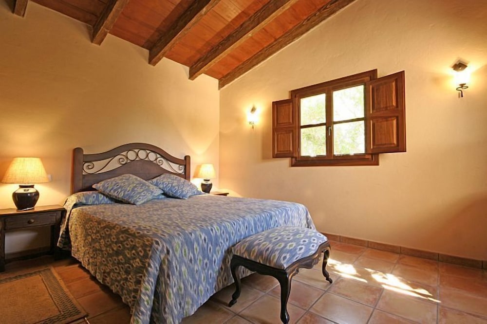 House, 4 Bedrooms photo 2