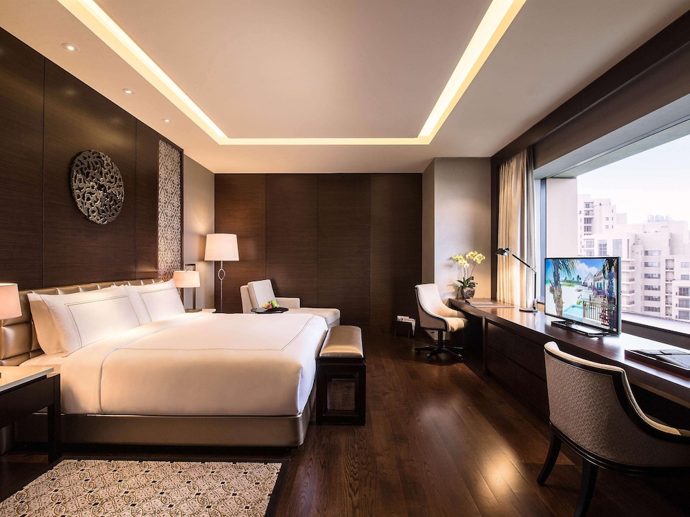 Fairmont Gold, Room, 2 Queen Beds thumbnail 6