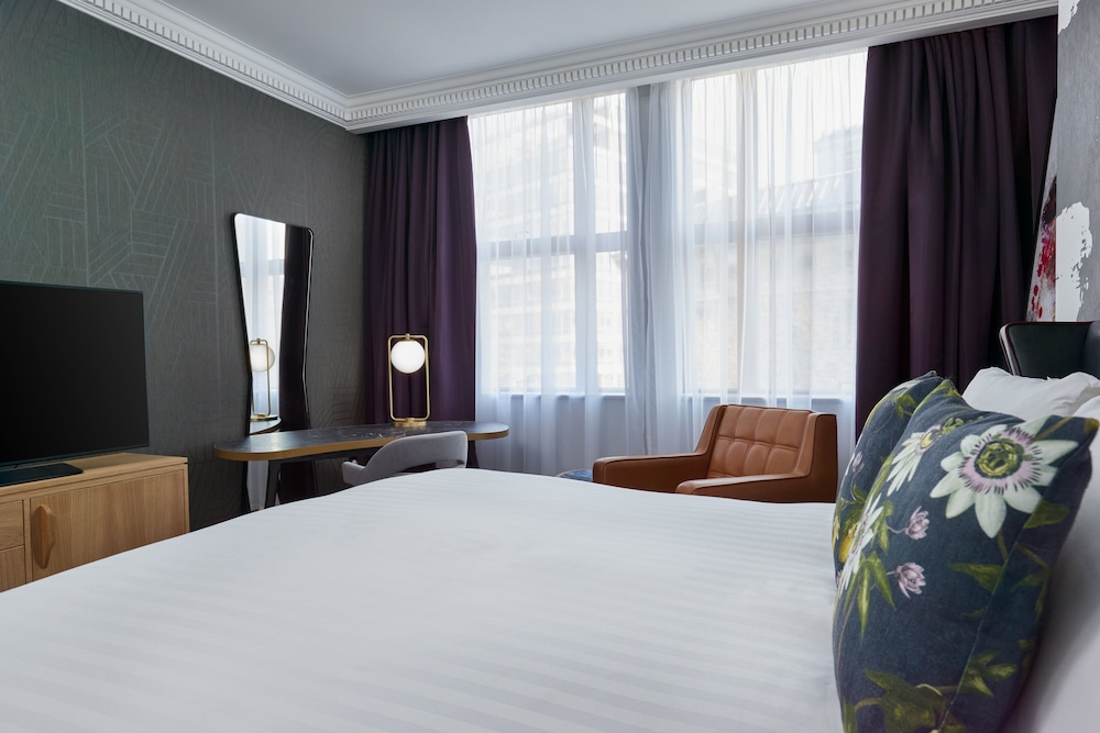 Designer Executive Room - with Super King bed