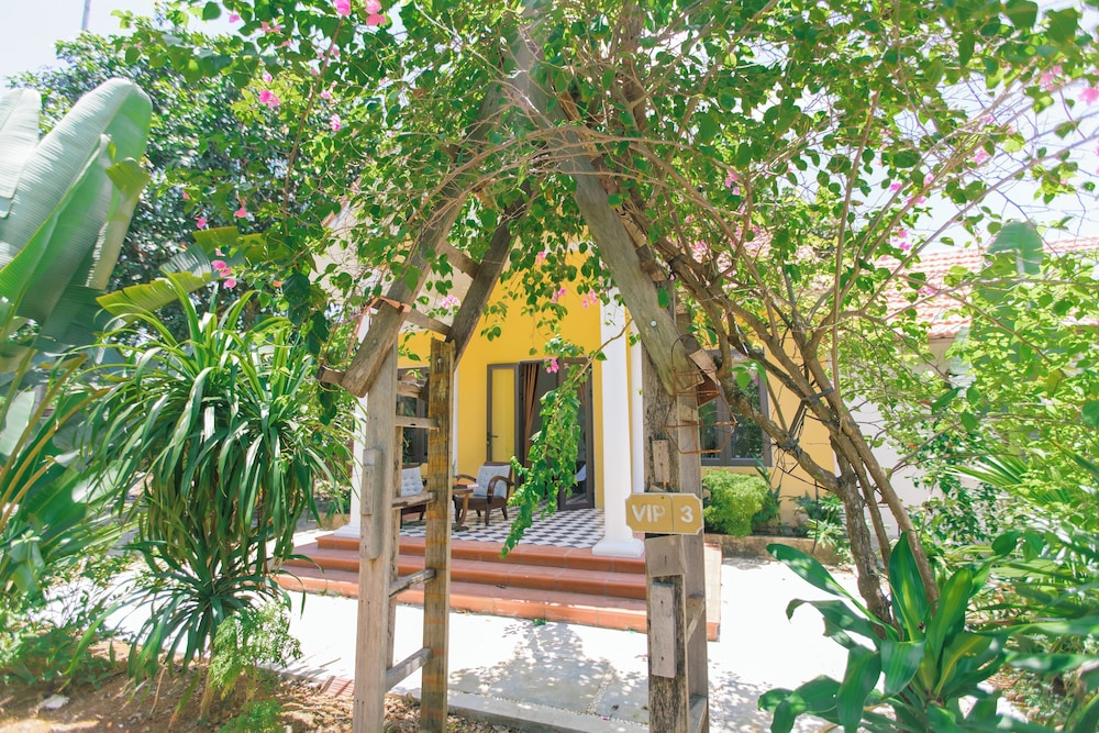 Family Bungalow, Garden View