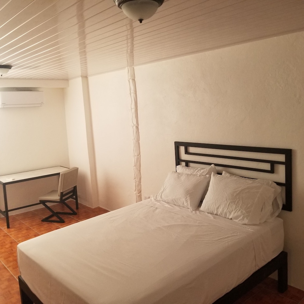 Room 4 photo 2
