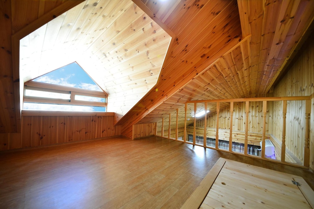 Basic Room, 1 Bedroom (303) - Photo 8