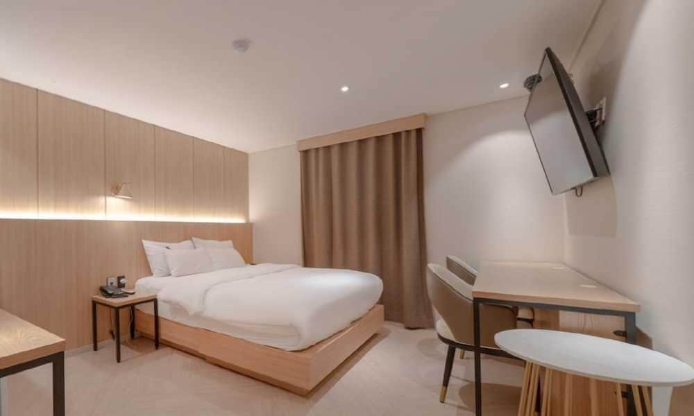 Standard Double Room - Photo 9