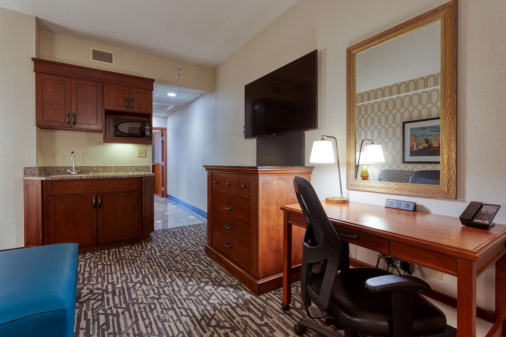 Suite, 1 King Bed, Refrigerator & Microwave (2 Rooms, Jetted tub) - Photo 8