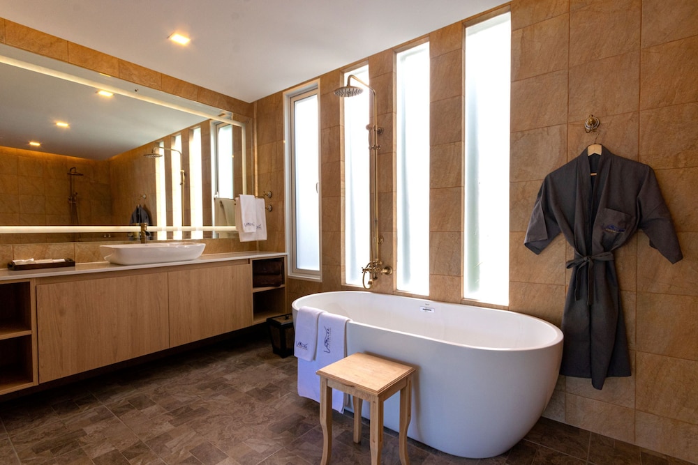Deluxe Villa - Photo 3