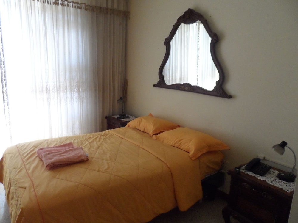 Classic Room, 1 Queen Bed photo 2