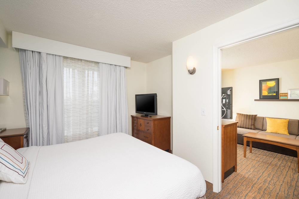 Executive Suite, 1 Bedroom - Photo 3