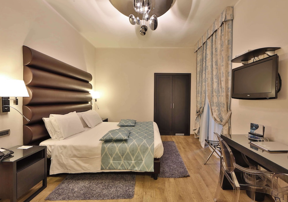 Deluxe Room, 1 Queen Bed - Photo 1