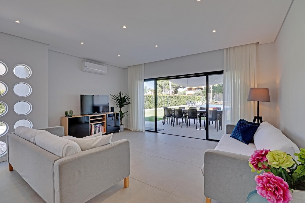 Villa photo 1