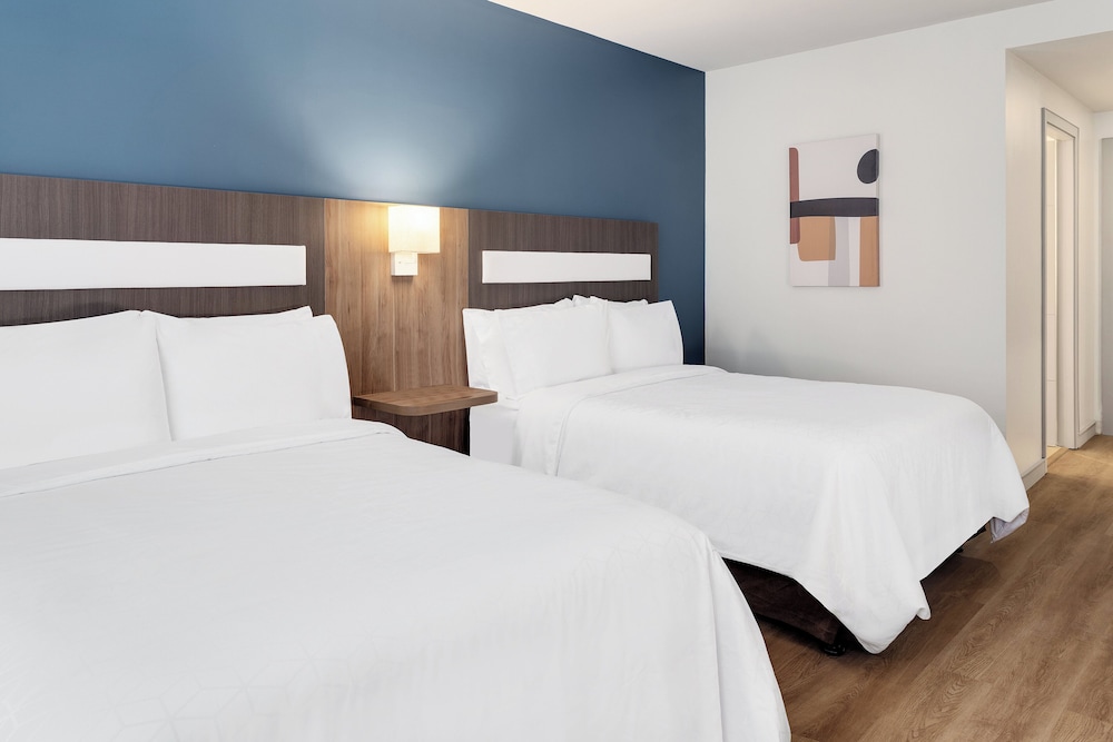 Standard Room, 2 Double Beds, Accessible - Photo 2