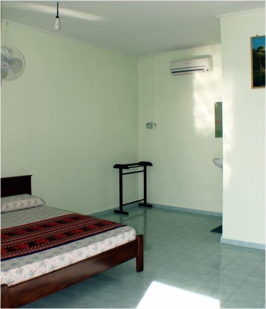Standard Room, 1 King Bed - Photo 9