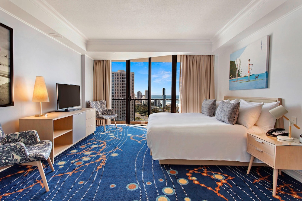 One Bedroom Suite with Balcony (Non Smoking) photo 2