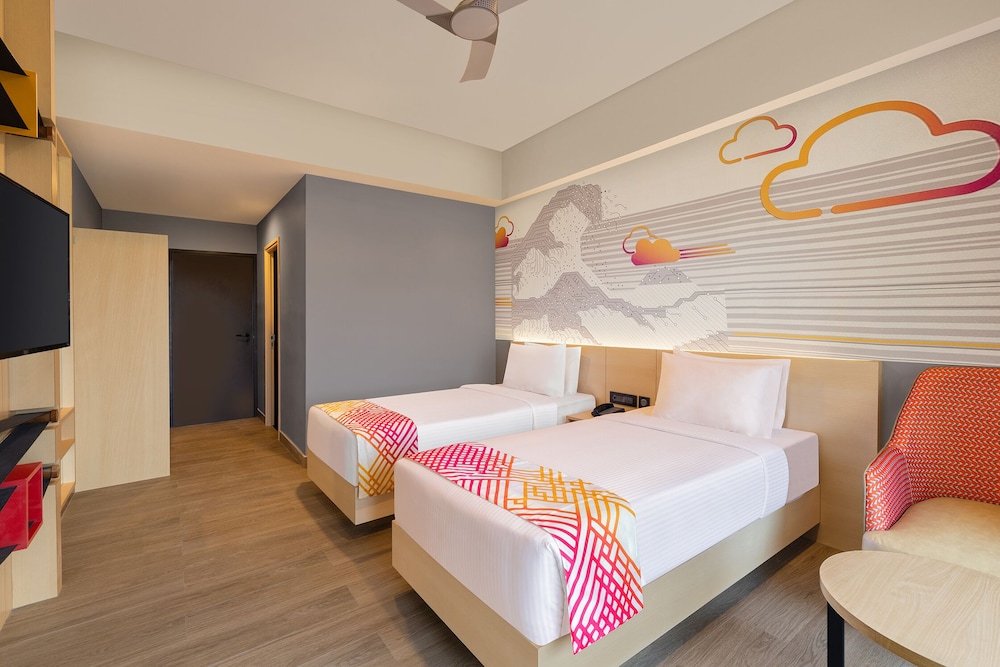 Luxe Twin Room - Photo 1