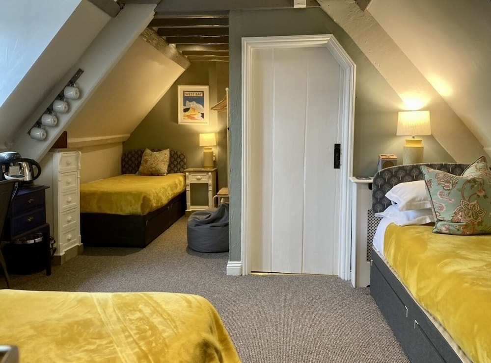 Suite, Ensuite (Large  2 Adults & 2 Child) photo 1