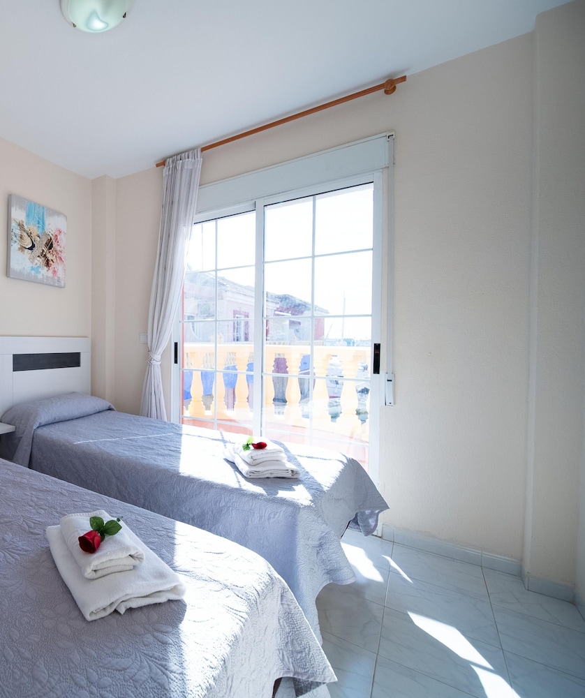 Apartment, 2 Bedrooms (5 adults) - Photo 3