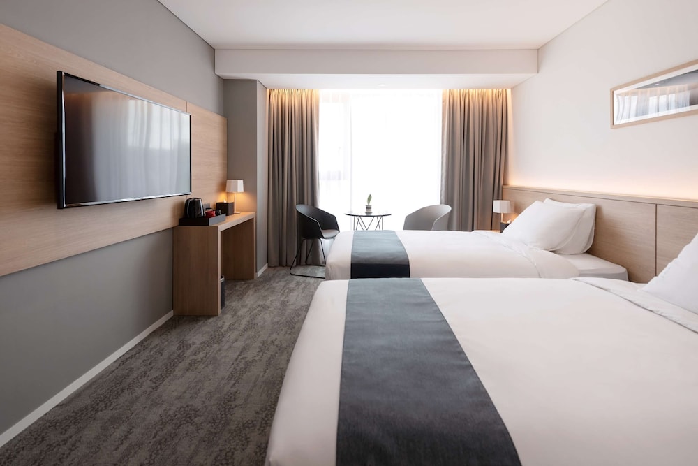 Standard Room, 2 Twin Beds, Non Smoking (Shower Only;Mini Fridge) - Photo 1