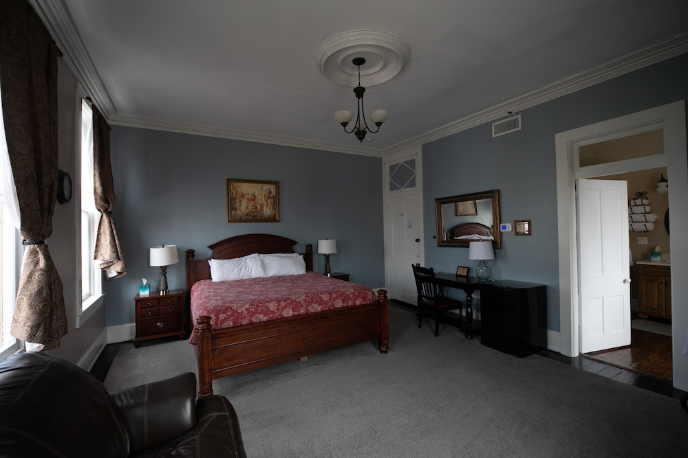 Romantic Room (Historic Building, No Elevator) photo 3