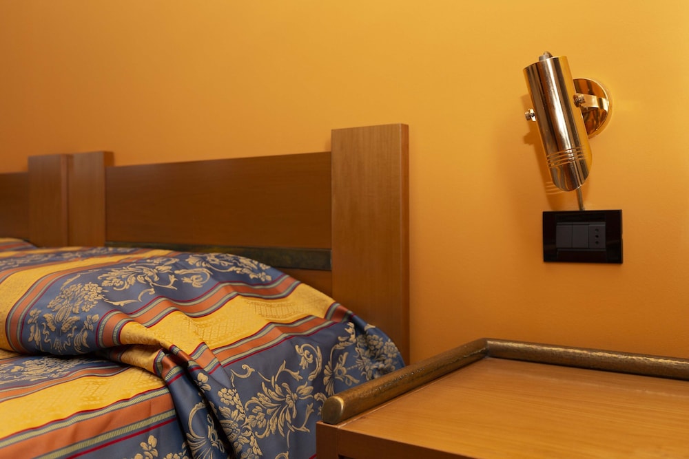 Deluxe Double or Twin Room, 1 King Bed, Lake View, Lakeside photo 1