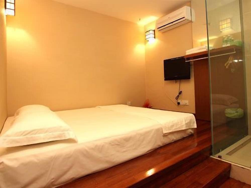 Japanese Room with Shared Toilet