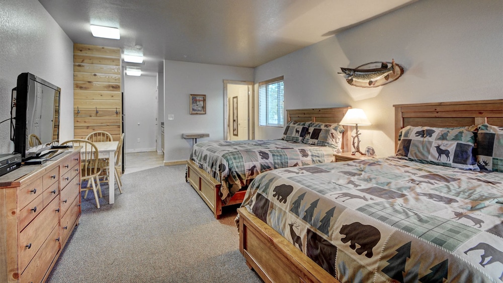 Double Room, Private Bathroom (Queen Kitchenette)