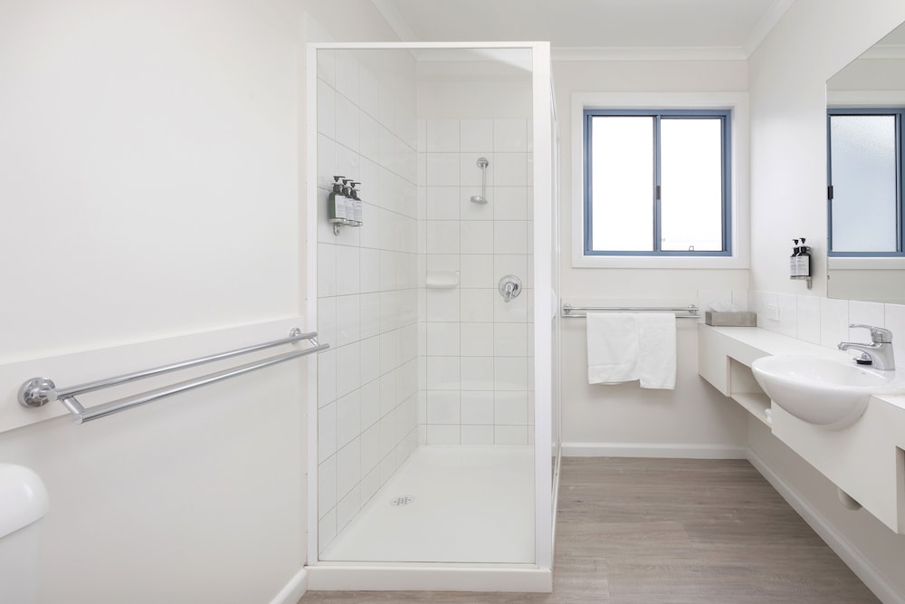 1 Bedroom Waterfront photo 2
