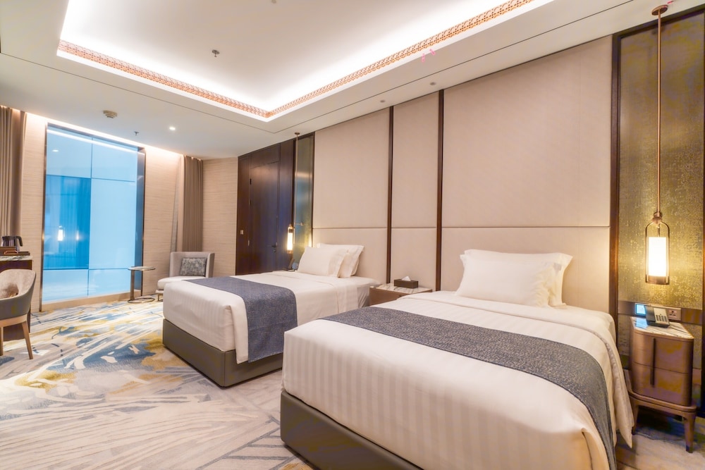 Premier Atrium Twin