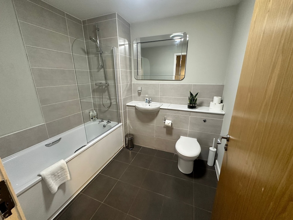Three Bedroom Apartment - Photo 16