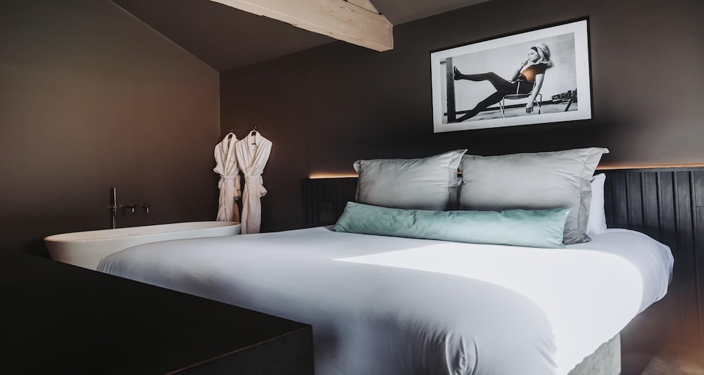 Suite, 1 King Bed, Non Smoking (Velvet Suite) - Photo 1