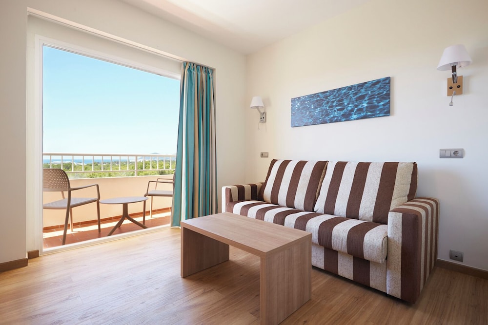 Premium Room, Pool View (Family) photo 2