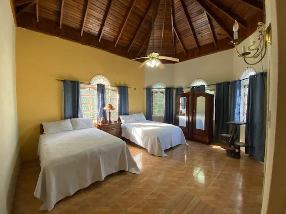Standard Quadruple Room, 2 Queen Beds photo 1