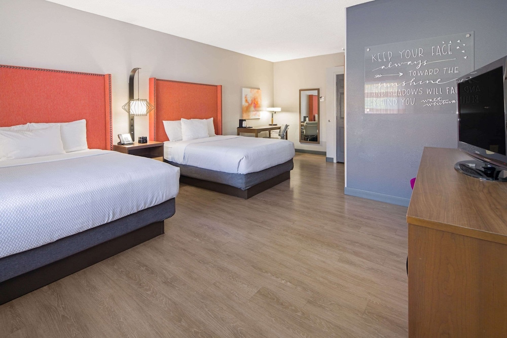Room, 2 Queen Beds, Non Smoking - Photo 3