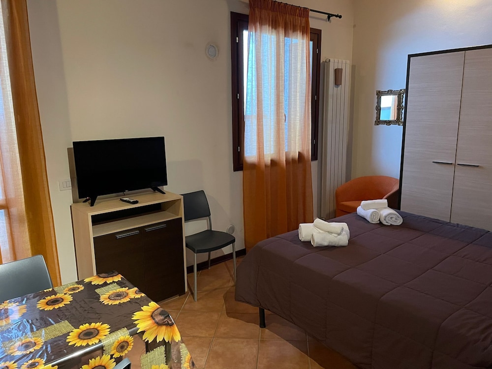 Basic Apartment, 1 Double Bed photo 3