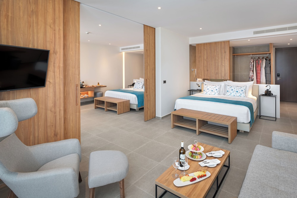 Suite, 2 Bedrooms, Garden View