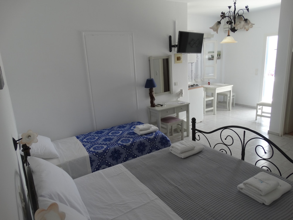 Economy Triple Room, Sea View