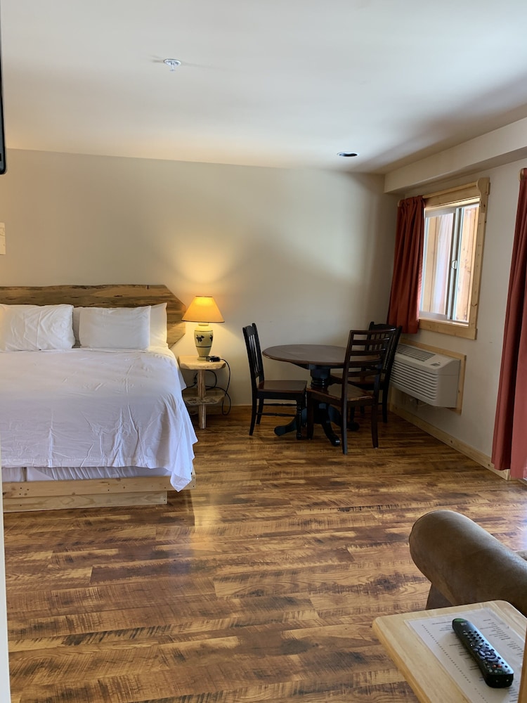 Deluxe Suite, 1 Bedroom, River View photo 1
